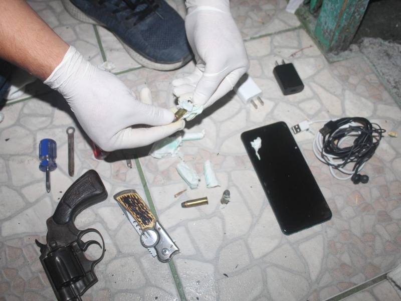 Parte de lo encontrado por los agentes de la Policía.