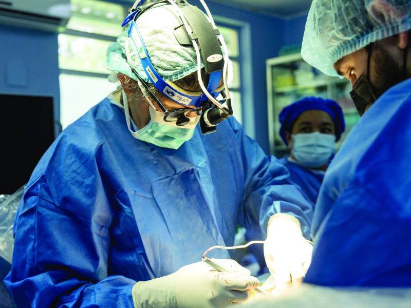 <b>Mediante un convenio entre Salud y Fundación Camo se adquirió un neuronavegador, que sirve para la práctica segura de cirugías de columna y cerebro.</b>