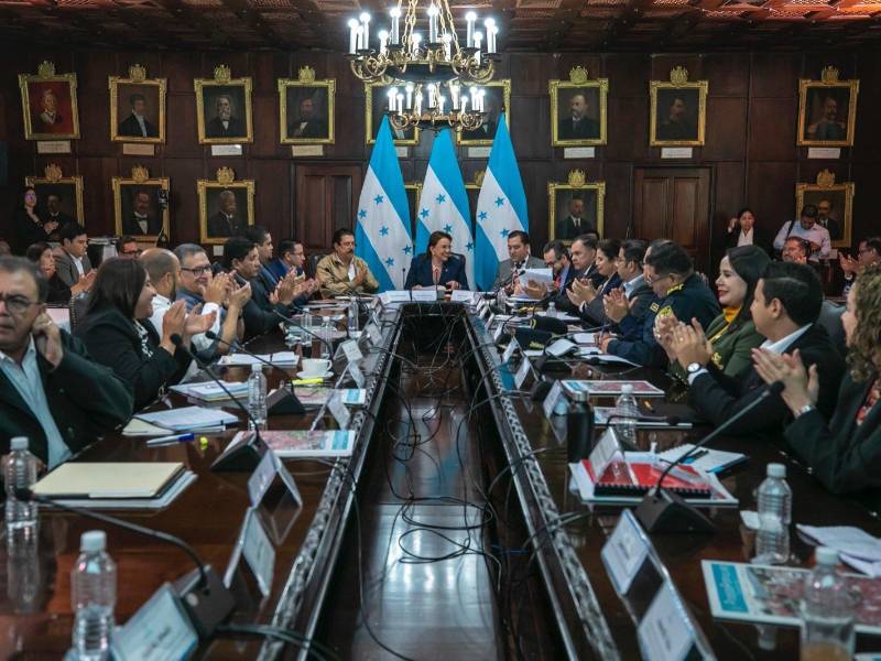 <b>Ayer se informó que habrá cambios en las secretarías e instituciones la próxima semana.</b>