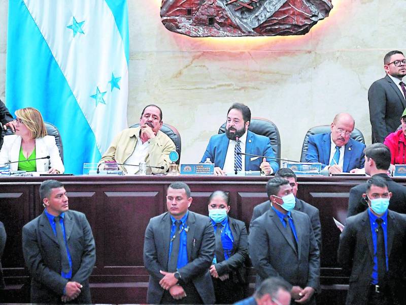 Luis Redondo aseguró que sesiones serán retomadas el 17 de octubre.