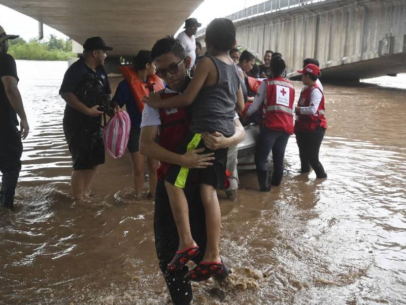 Alto Comisionado de las Naciones Unidas para los Refugiados apoyará a Honduras en emergencias como las inundaciones del mes anterior.