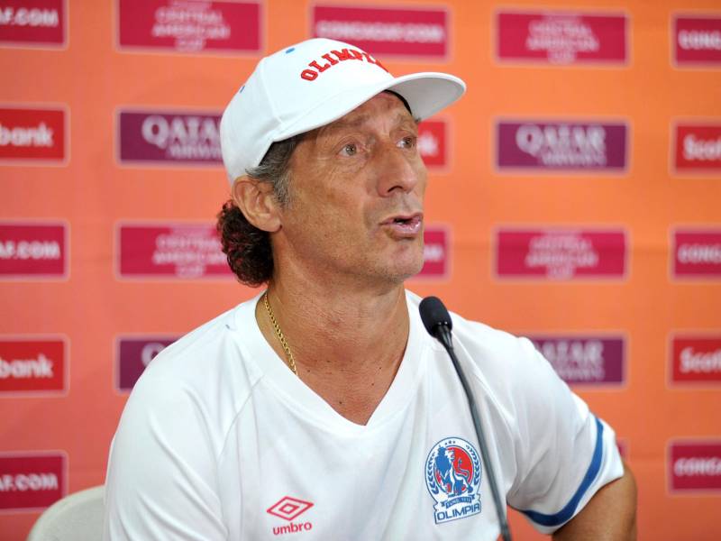 Pedro Troglio, entrenador de Olimpia, en conferencia de prensa.