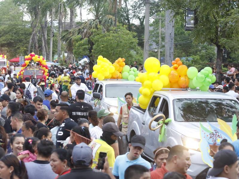 Sampedranos celebrando el cierre de la Feria Juniana.