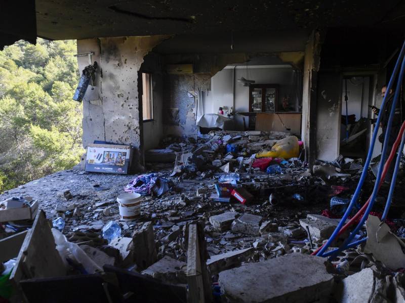 Un apartamento dañado tras un bombardeo israelí nocturno que impactó en un edificio en Bshamoun, al sureste de Beirut, Líbano, este 24 de marzo de 2026. EFE/EPA/WAEL HAMZEH
