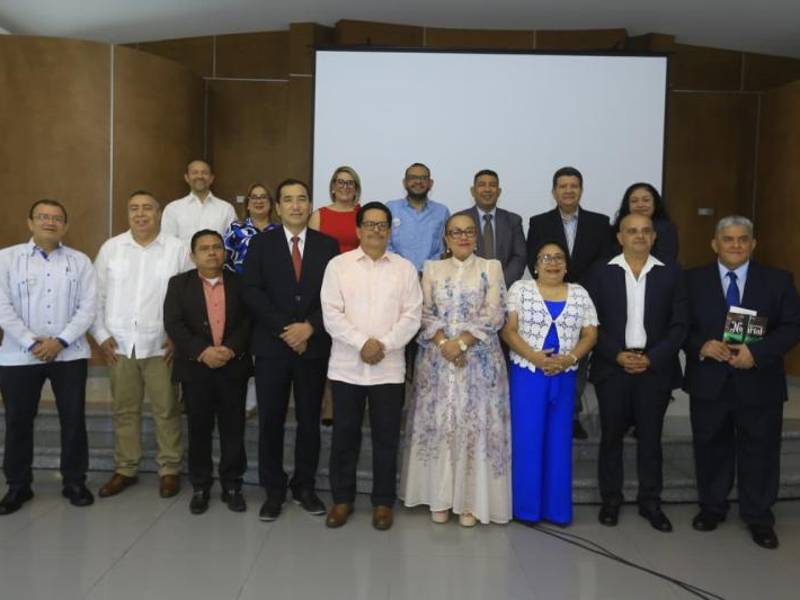 Beneficiarios y notarios de la Junta Directiva de la UNH