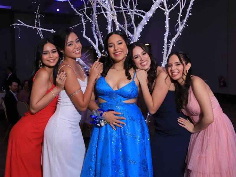 Seniors de la EuropaSchule celebran su anhelada graduación