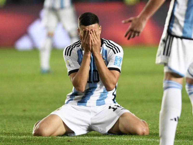 Jugadores de Argentina llorando tras la eliminación del Mundial Sub-20.