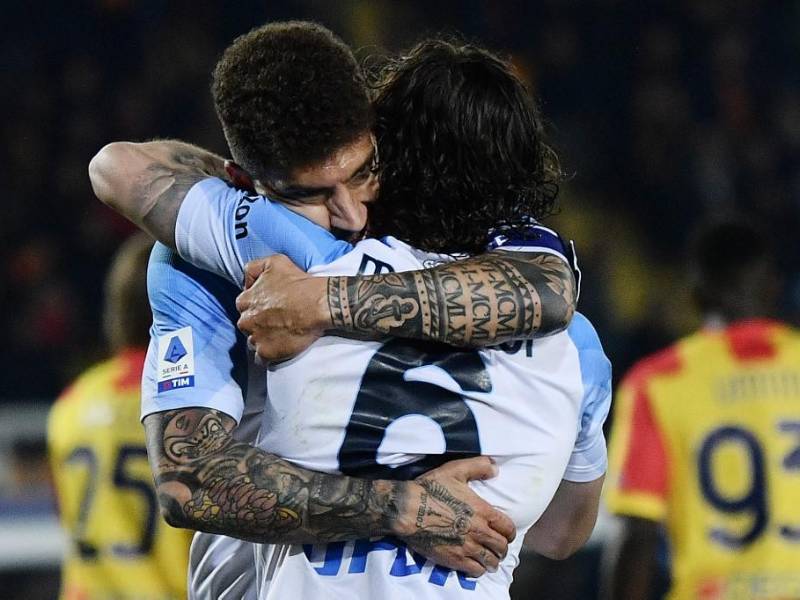 Gracias a su victoria ante Lecce, el Napoli se afianza en el liderato con 74 puntos.