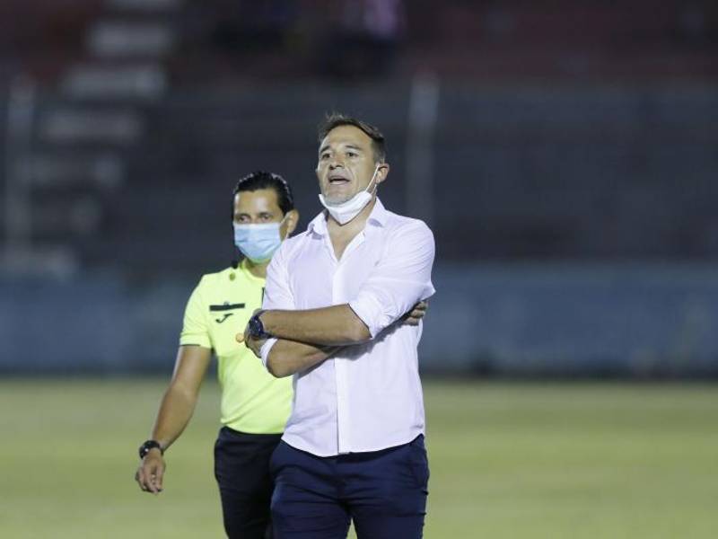 El entrenador argentino del Motagua, Hernán “Tota” Medina.
