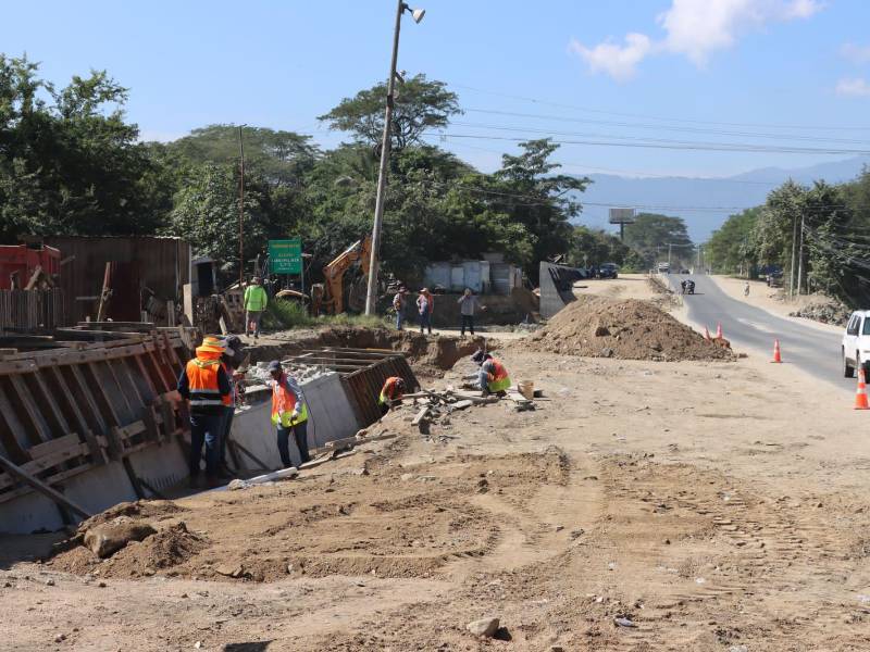Los pobladores del sector conocido como Jucutuma están contentos porque al fin ven avances en la construcción del puente en el tramo SPS-Jucutuma.