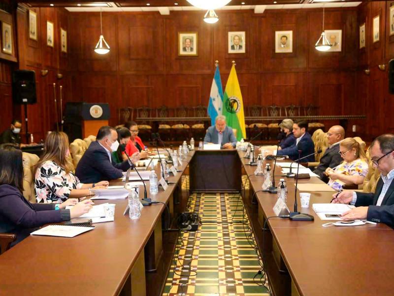 <b><span class=mln_uppercase_mln>Realidad.</span></b> Mientras los pobladores de El Carmen y Jucutuma esperan sus bulevares, el alcalde sigue sin retomar el control corporativo.