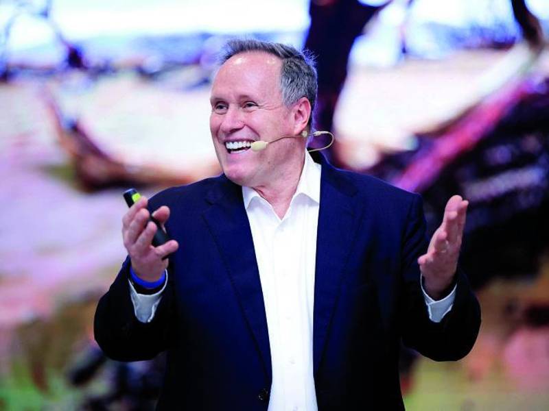 Con una estupenda puesta en escena, lenguaje corporal y oratoria, Stephen M. R. Covey instruyó a cientos de hondureños sobre el valor de la confianza.