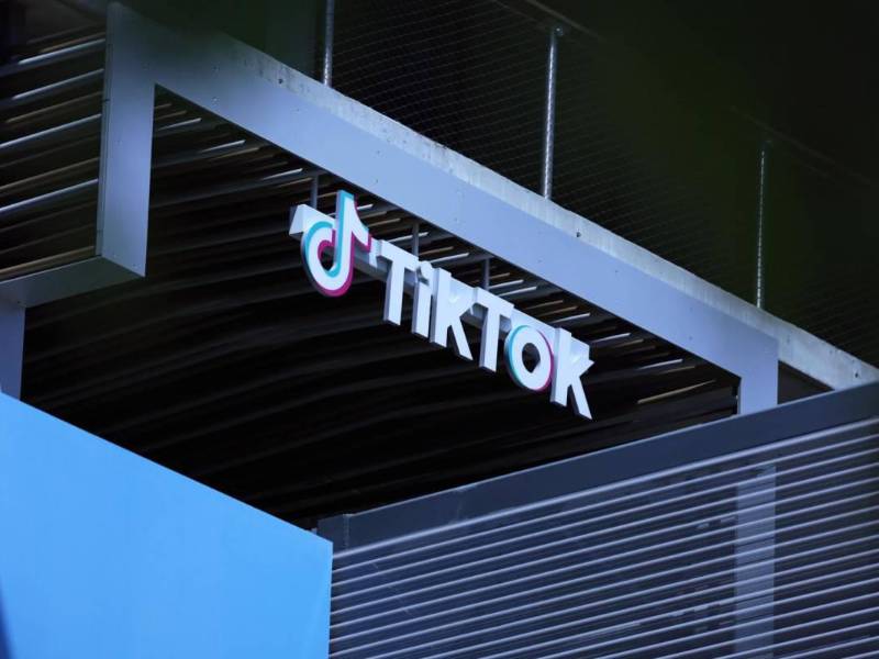 El Tribunal Supremo de Estados Unidos respaldó este viernes la ley que podría obligar a la red social TikTok a suspender sus operaciones en el país antes de este domingo, al no haberse desvinculado de su empresa matriz, la china ByteDance.