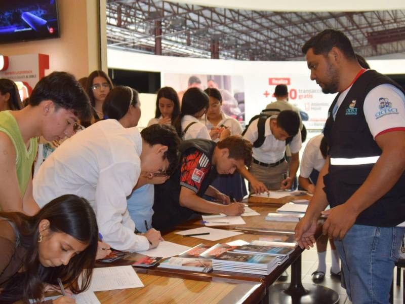 Estudiantes de distintos colegios de San Pedro Sula asistieron a las salas de cine.