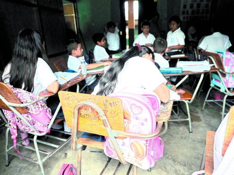 <b>Entre los contenidos que se agregarán a la nueva malla curricular está la clase de educación cívica y moral.</b>