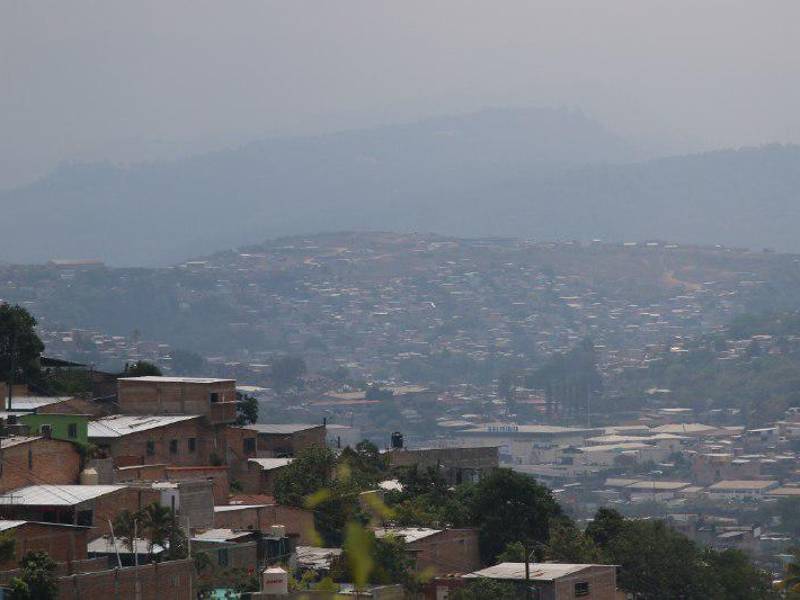 Panorámica de una zona de Tegucigalpa durante un día caluroso.