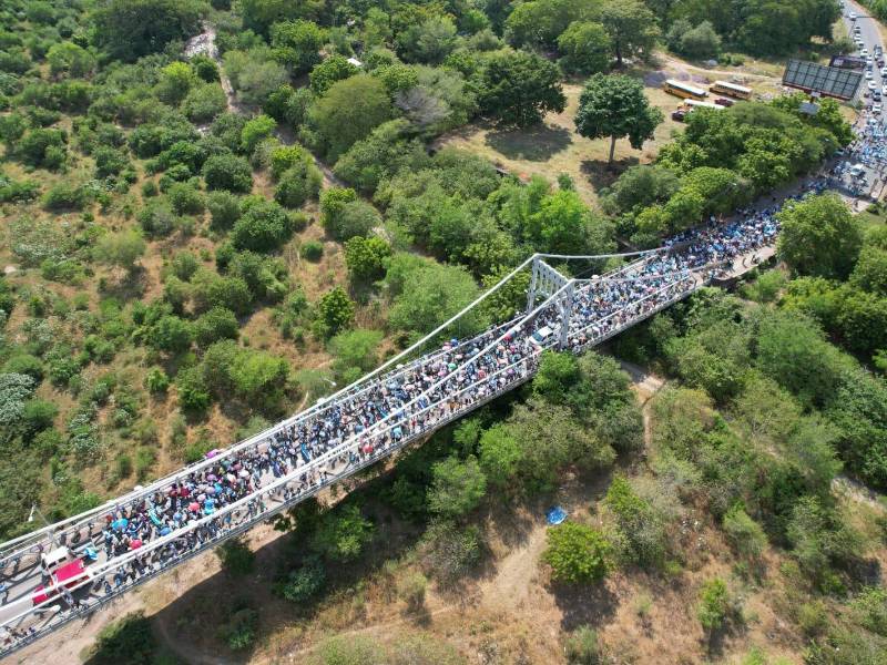 Miles de hondureños en la caminata de oración en Choluteca.