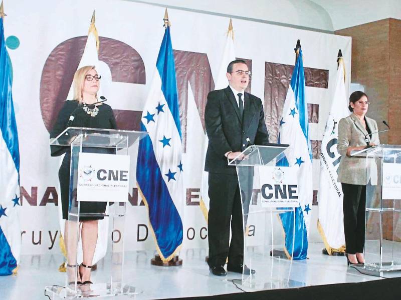 Consejeros. La semana pasada, el Consejo Nacional Electoral oficializó el nivel presidencial.