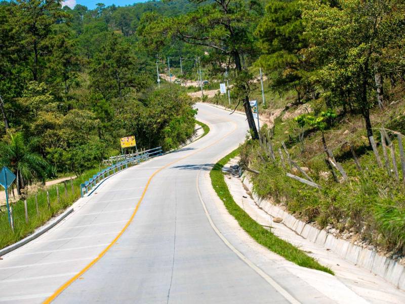 Así luce la nueva carretera que conduce de Gracias a La Campa.