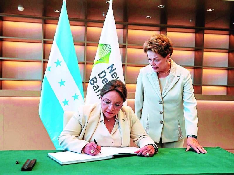 Xiomara Castro y Dilma Rousseff se reunieron en el contexto del establecimiento de relaciones entre China y Honduras.