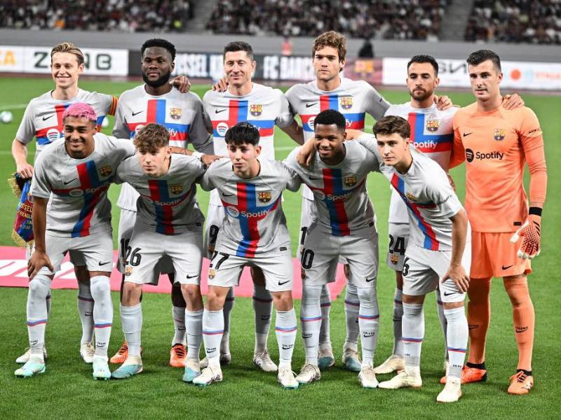 El FC Barcelona cerró la temporada venciendo 2-0 el martes al Vissel Kobe de Japón en partido que significó el adiós de Iniesta del fútbol nipón.