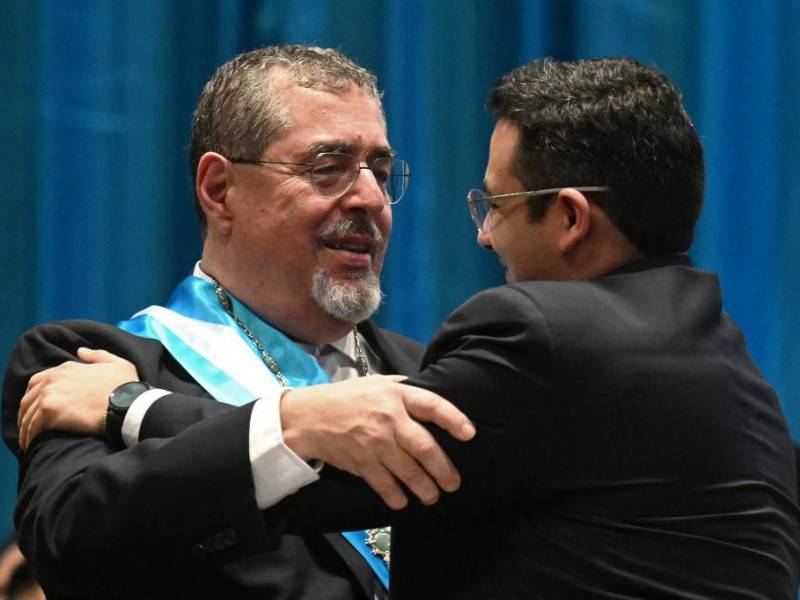 El socialdemócrata <b>Bernardo</b> <b>Arévalo</b> asumió finalmente en la madrugada del lunes la presidencia de Guatemala tras un boicot judicial que mantuvo en vilo al país por siete meses, pero reconoció que su carrera de obstáculos está lejos de terminar: “Nos aguardan desafíos inmensos”, advirtió.