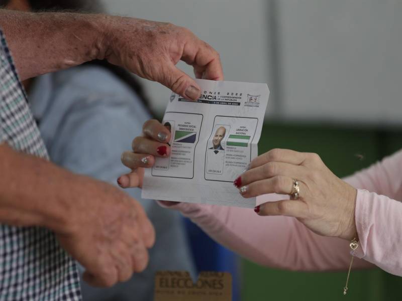 3,5 millones de costarricenses estaban convocados para elegir, entre el exmandatario José María Figueres (Partido Liberación Nacional ) y el economista Rodrigo Chaves (Partido Progreso Social Democrático).