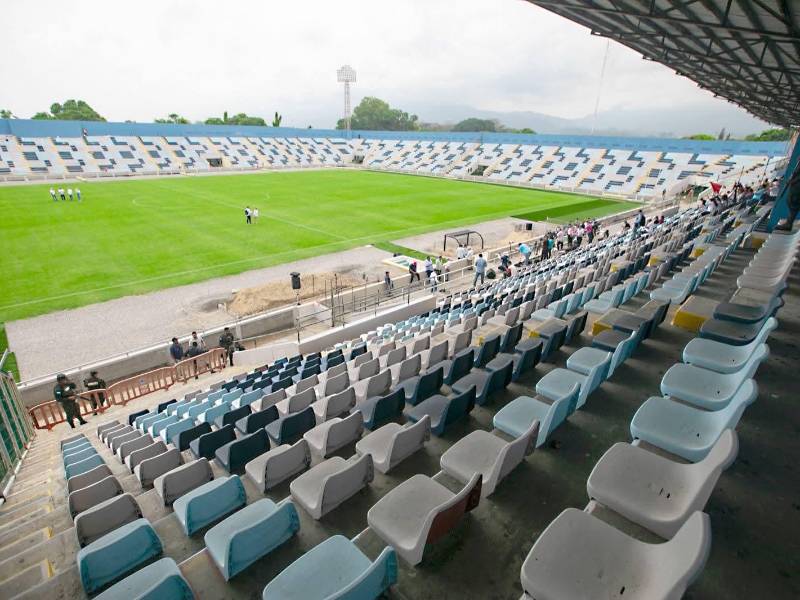 Presidenta Castro supervisa trabajos en el estadio Ceibeño
