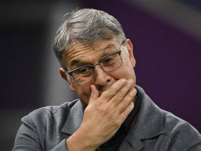 Gerardo “Tata” Martino tiene molesta a la afición mexicana por una foto que se ha filtrado en donde se le ve muy alegre tras el juego que México perdió 2-0 contra Argentina.