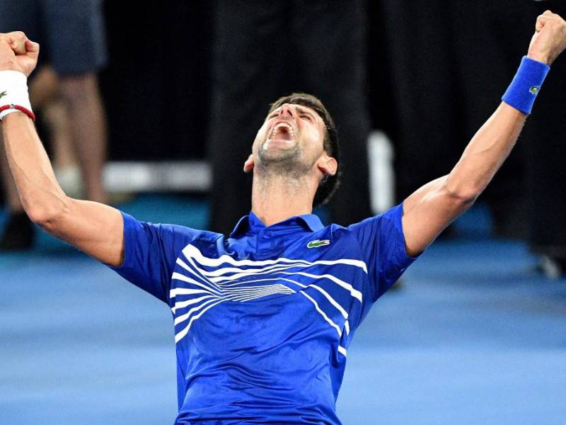 La decisión judicial permitiría a Djokovic participar en el Abierto de Australia.