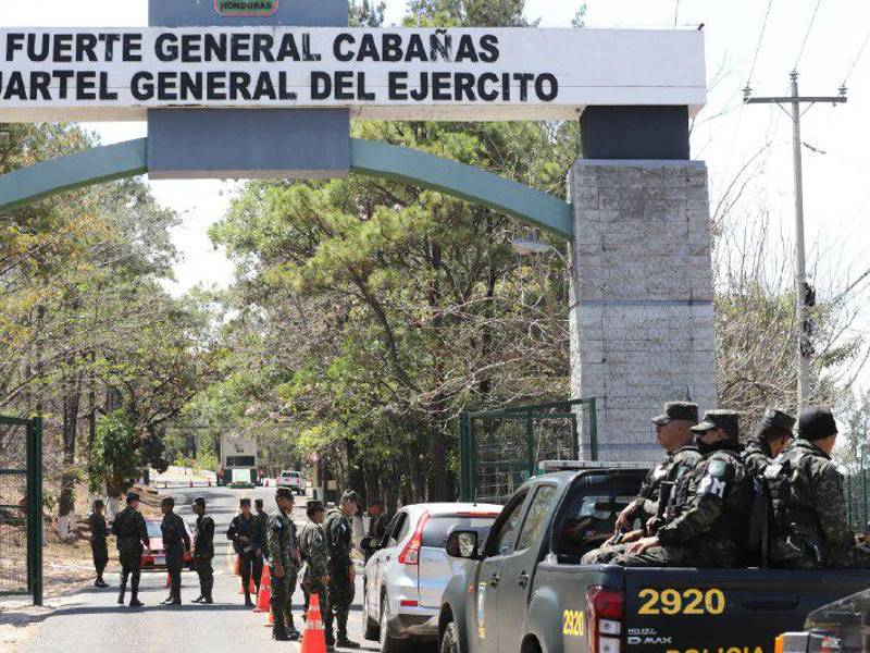 Entrada al Cuartel General del Ejército en Tegucigalpa.
