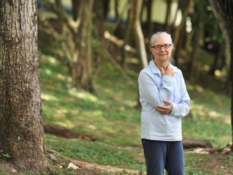 Helen Umaña - Una de las escritoras más sobresalientes de la literatura hondureña, nacida en Ocotepeque. Una ferviente crítica literaria, ensayista y poeta. A través de los años se ha colocado como una referente de la crítica literaria en nuestro país. Algunas de sus obras son: “Literatura Hondureña Contemporánea” (1986), “ Ensayos sobre literatura hondureña” (1992), “Panorama crítico del cuento hondureño” (1999); “La Pastorela del Diablo y otros escritos sobre el padre José Trinidad Reyes” (2006); “Literatura y Tradición Oral de los Pueblos Originarios y Afrohondureños” (2018), entre otros.