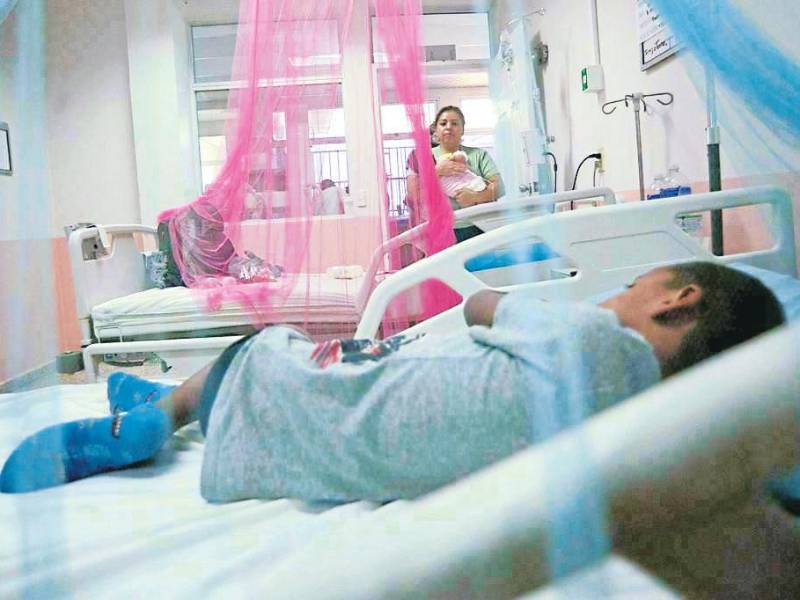 <b><span class=mln_uppercase_mln>Colapsadas.</span></b> Las salas del hospital están saturadas.<span class=mln_uppercase_mln> </span>