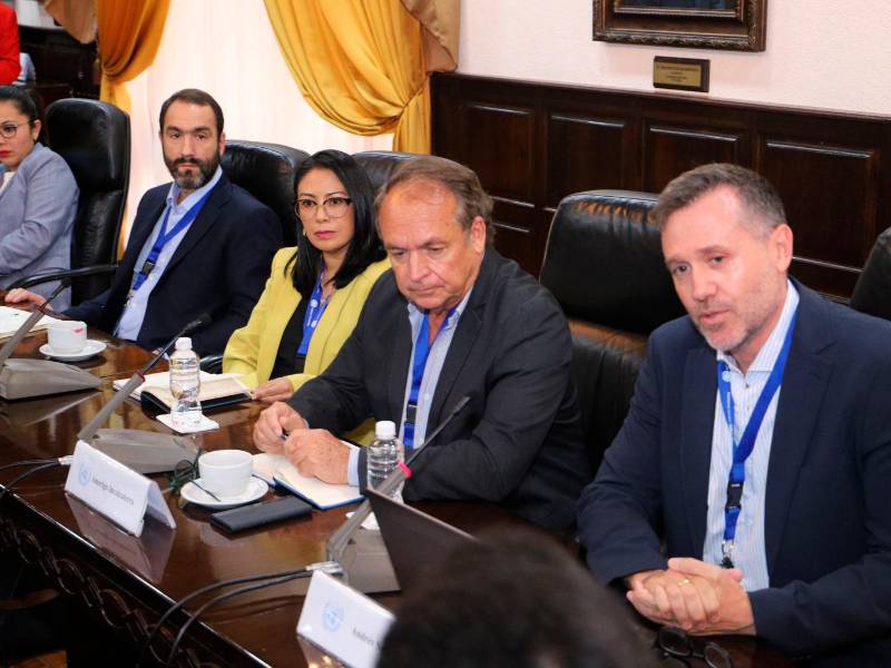 <b><span class=mln_uppercase_mln>Encuentros.</span></b> Miembros de la misión se reunieron con el Canciller y con la Junta Directiva del CN