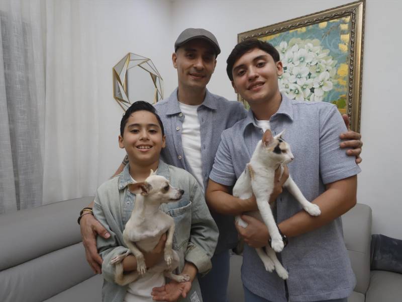 La familia Caicedo es muy unida y comparte el amor por la música.