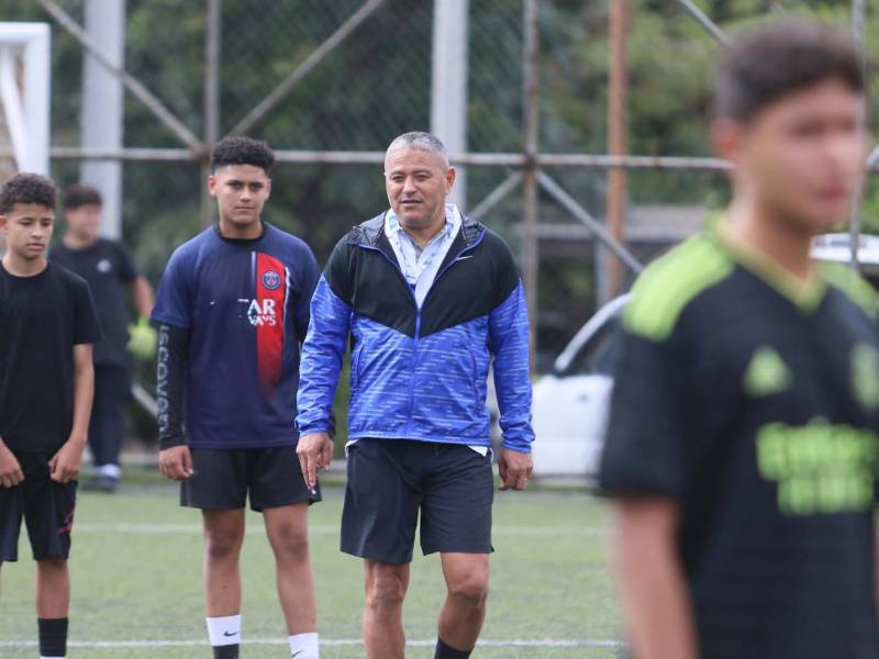 Wilmer Velásquez está comenzando su carrera como entrenador en Honduras.