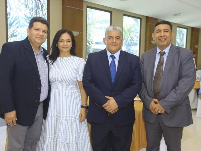 Mario Barahona, Sonia Cálix, Víctor Martínez y Francisco Morales