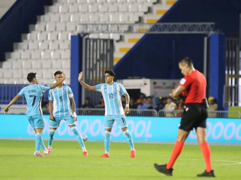 Luis Palma se gastó un golazo de larga distancia.