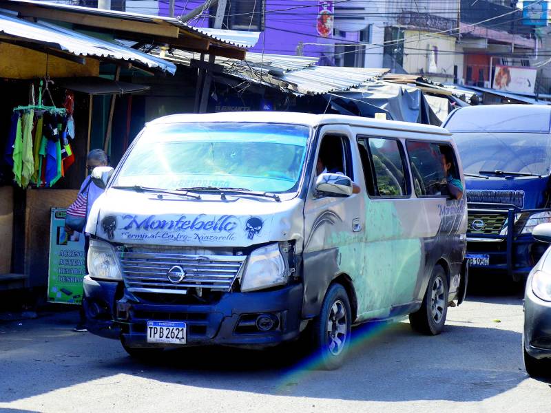 Unidades de transporte recorren el centro de San Pedro Sula