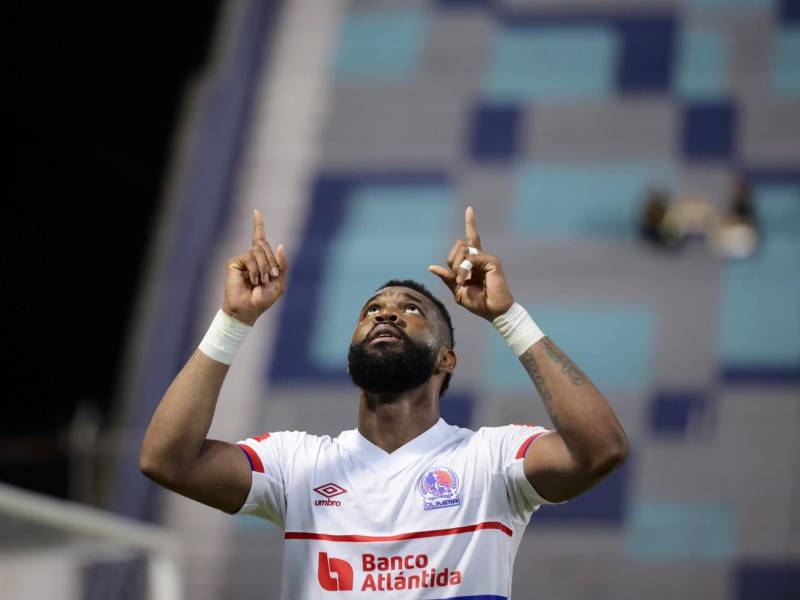 Jorge Benguché celebrando su golazo que le dio la victoria al Olimpia ante Real España.