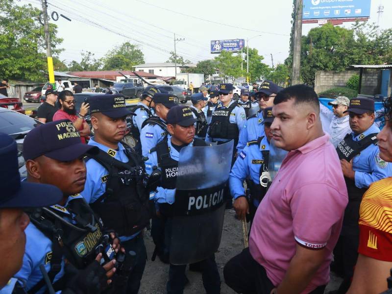No se reportan incidentes violentos en las protestas.