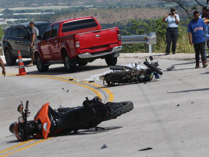 Un fatal accidente de tránsito ocurrido la tarde de este domingo dejó una persona muerta y varios heridos en la carretera que de Tegucigalpa conduce hacia el oriente del país, a la altura del municipio de San Antonio de Oriente, en el departamento de El Paraíso.
