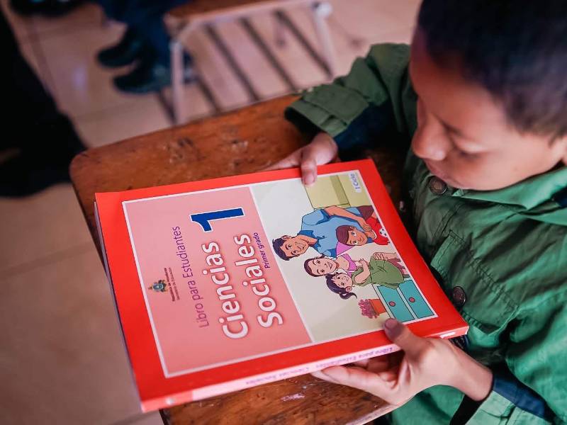 Los materiales educativos están siendo entregados de manera progresiva durante 2026.