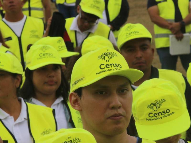 Censistas que participan en el lanzamiento del Censo Nacional de Población y Vivienda.
