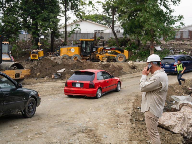 El paso provisional fue habilitado luego del colapso de uno de los puentes gemelos en Las Brisas.
