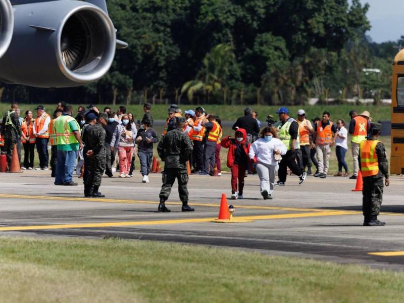 Migrantes piden clemencia a Trump al vencer el TPS para 60.000 hondureños y nicaragüenses.