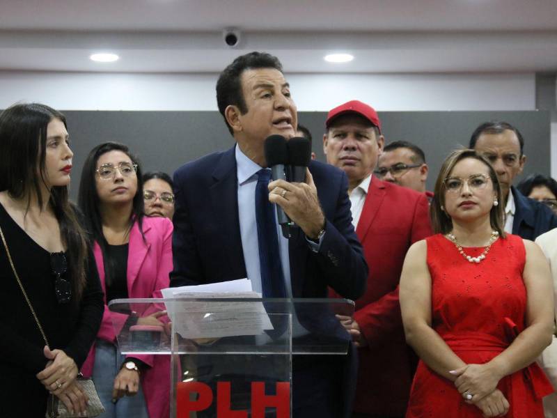 Salvador Nasralla no ha reconocido la derrota e insiste en que hubo confabulaciones en el marco de las elecciones generales recién celebradas.