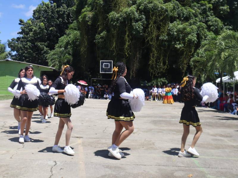 Las pomponeras no podían faltar.