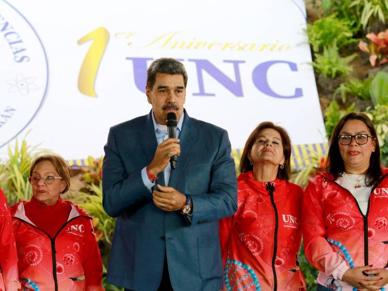 Fotografía cedida por el Palacio de Miraflores del presidente de Venezuela, Nicolás Maduro, hablando en un acto este viernes, en Caracas (Venezuela).