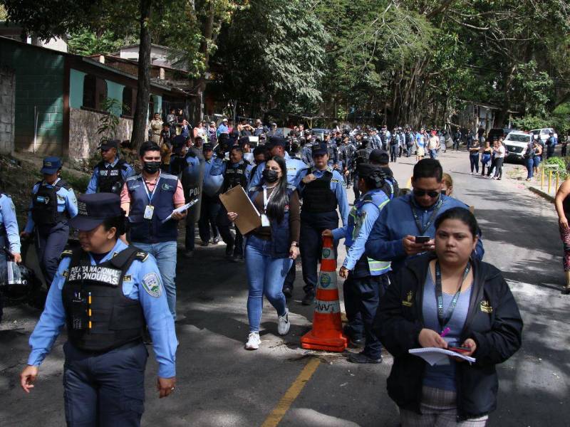 Al menos 15 familias enfrentan un proceso de desalojo la mañana de este jueves 15 de enero en el sector de La Estanzuela, ubicado en el kilómetro 4 de la carretera hacia El Picacho, en el Distrito Central.
